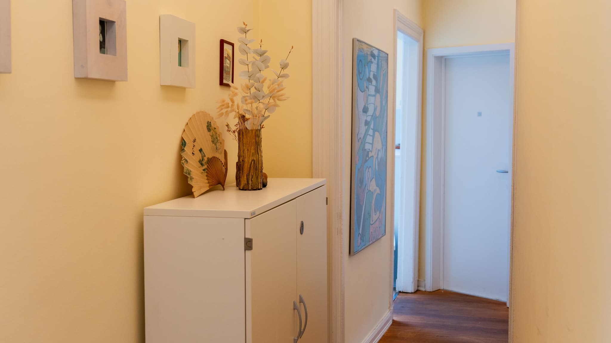 Eingangsbereich und Flur der Praxis